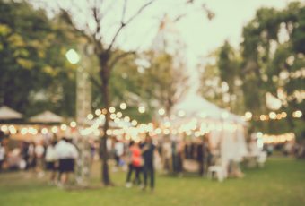 Prenosné nožnicové stany sú ideálne na akúkoľvek party